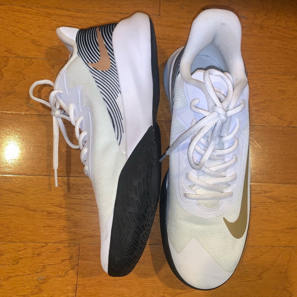 Nike White with Black and Gold Accents Training Shoes Size 8 1/2 Mens /10 Womens